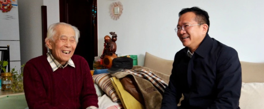 中國樂(lè )凱黨委領(lǐng)導看望慰問(wèn)樂(lè )凱老領(lǐng)導、老專(zhuān)家、老干部、老黨員及生活困難職工